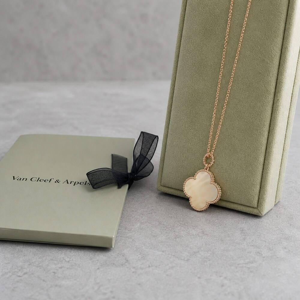Van Cleef & Arpels Elegant Signature Necklace Style 8 | New with Box - Picture 4 of 9